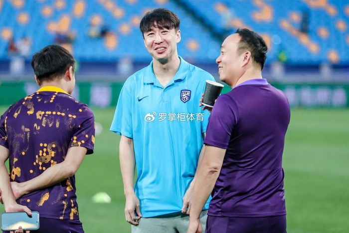 c7娱乐官方网站-曝37岁前国脚即将退役！18年的坚守，他是中国后卫 “铁血样本”？|任航|中超|三镇|超级杯|武汉三镇_新浪体育_新浪新闻